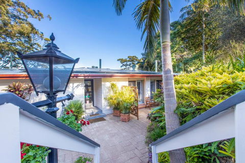 Avocado Sunset Bed & Breakfast - Pubs and Clubs 1