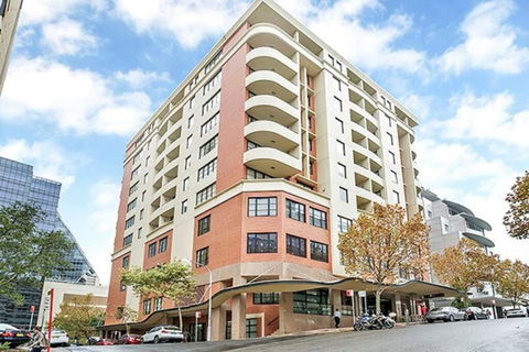 AX301 - Located In The Heart Of North Sydney - Pubs and Clubs 4