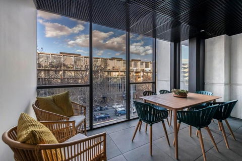 Architectural Delight On Lonsdale - Pubs and Clubs 0