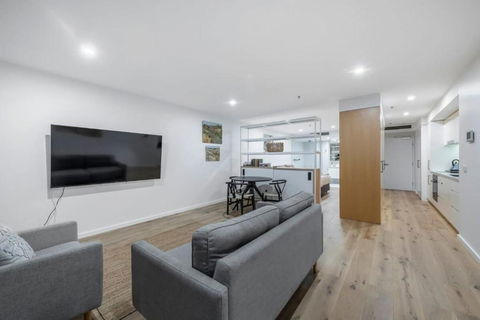 Architectural Delight On Lonsdale - Pubs and Clubs 2