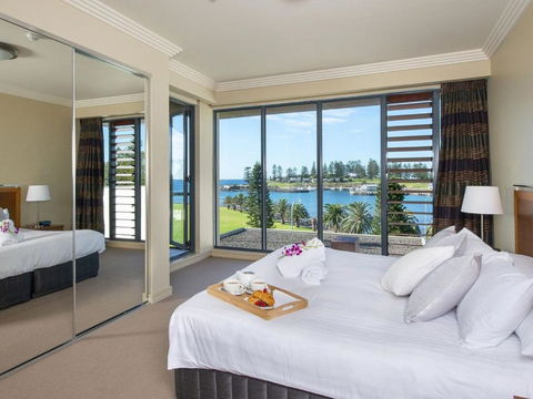 Apartment 602 Sebel Kiama - Pubs and Clubs 4