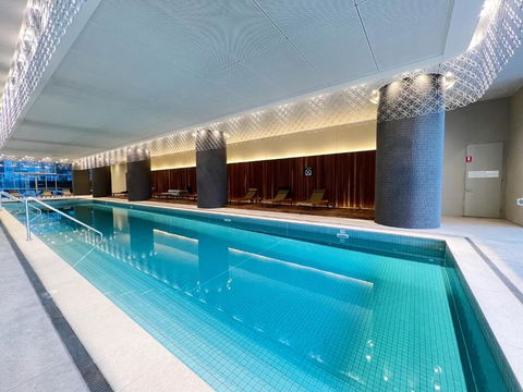 Astonishing Southbank Pearl Tower Residences Near Crown Casino - Pubs and Clubs 2