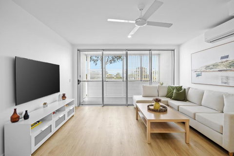 Azure River Side Townhouse - Pubs and Clubs 2