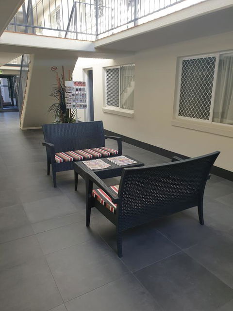 Southport Motel & Apartments - Pubs and Clubs 4