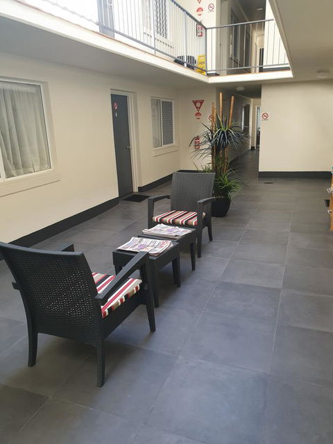 Southport Motel & Apartments - Pubs and Clubs 7