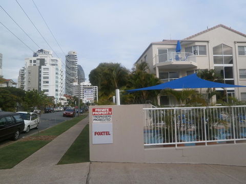 Le Lavandou Holiday Apartments - Pubs and Clubs 25