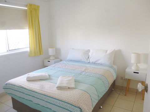 Le Lavandou Holiday Apartments - Pubs and Clubs 1