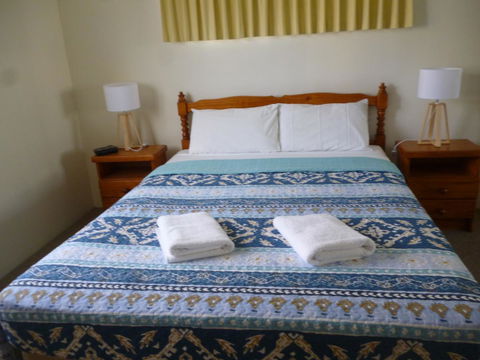 Le Lavandou Holiday Apartments - Pubs and Clubs 10