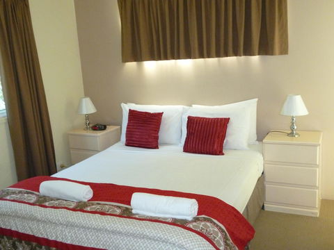 Le Lavandou Holiday Apartments - Pubs and Clubs 28