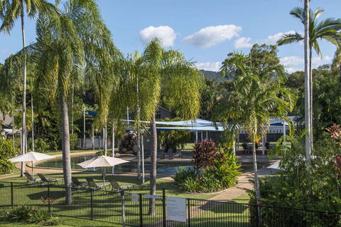 Nimrod Resort Apartments - Pubs and Clubs 1