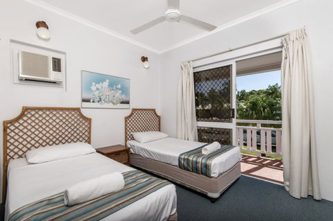 Nimrod Resort Apartments - Pubs and Clubs 9