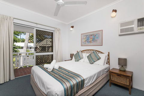 Nimrod Resort Apartments - Pubs and Clubs 8