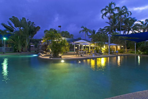 Nimrod Resort Apartments - Pubs and Clubs 0