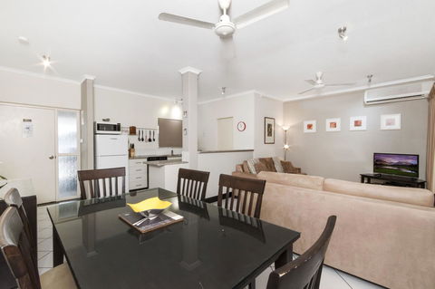 Nimrod Resort Apartments - Pubs and Clubs 3