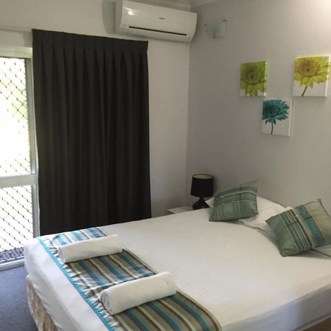 Nimrod Resort Apartments - Pubs and Clubs 33