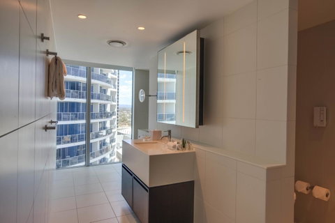 Hilton Surfers Paradise Hotel & Residences - Pubs and Clubs 3