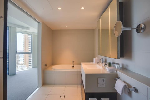 Hilton Surfers Paradise Hotel & Residences - Pubs and Clubs 4