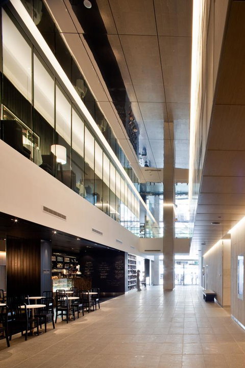 Hilton Surfers Paradise Hotel & Residences - Pubs and Clubs 24