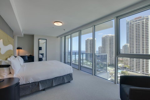 Hilton Surfers Paradise Hotel & Residences - Pubs and Clubs 2