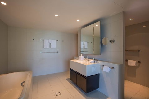 Hilton Surfers Paradise Hotel & Residences - Pubs and Clubs 7