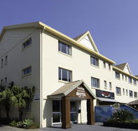 Burleigh Gold Coast Motel - Pubs and Clubs