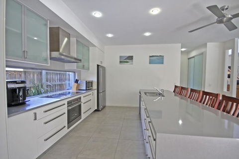 48 Boardrider Crescent, Mt Coolum - Pet Friendly, WiFi, Linen Incl. 500 BOND - Pubs and Clubs 3