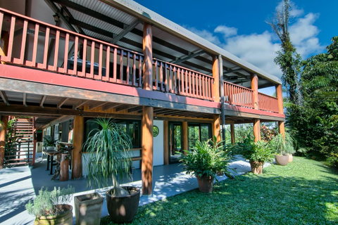 Daintree Manor B&B - Pubs and Clubs 26