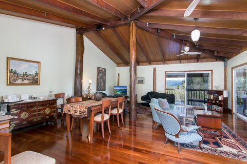 Daintree Manor B&B - Pubs and Clubs 24