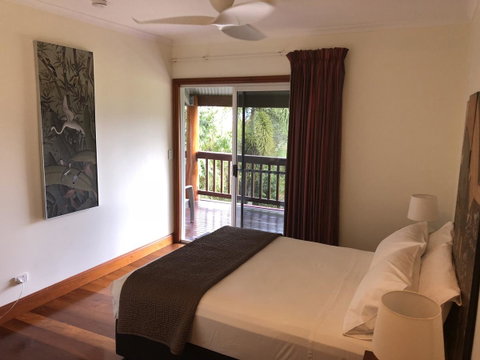 Daintree Manor B&B - Pubs and Clubs 1