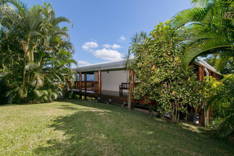 Daintree Manor B&B - Pubs and Clubs 21