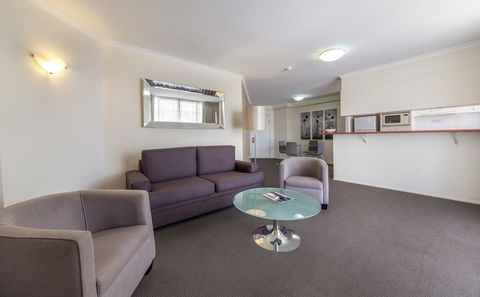 West End Central Apartments - Go Out 28