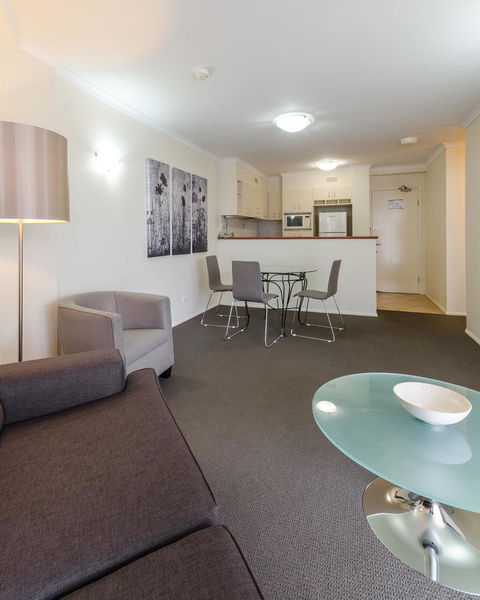 West End Central Apartments - Go Out 17