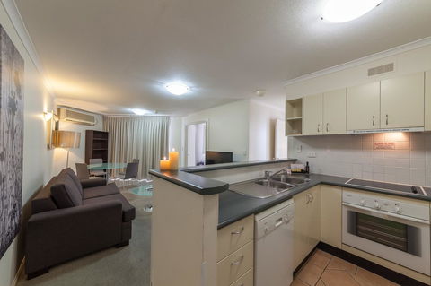 West End Central Apartments - Go Out 13