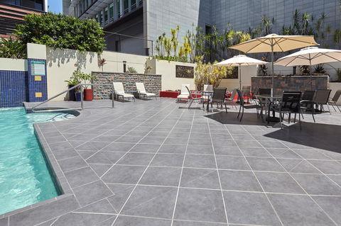 West End Central Apartments - Go Out 4