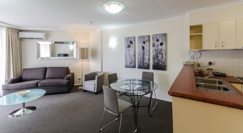 West End Central Apartments - Go Out 21
