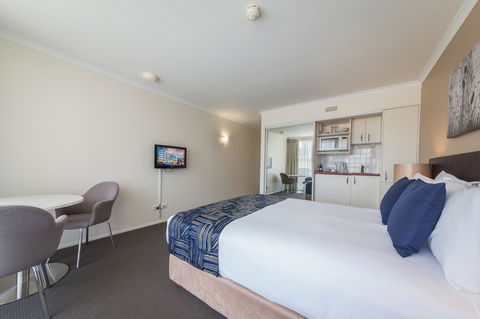 West End Central Apartments - Go Out 23