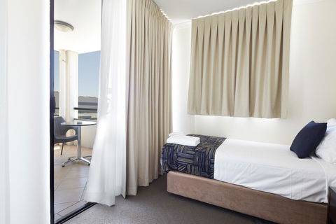 West End Central Apartments - Go Out 12