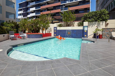 West End Central Apartments - Go Out 1