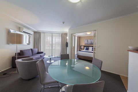 West End Central Apartments - Go Out 3