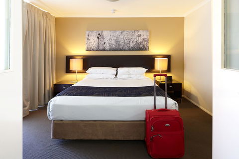 West End Central Apartments - Go Out 2