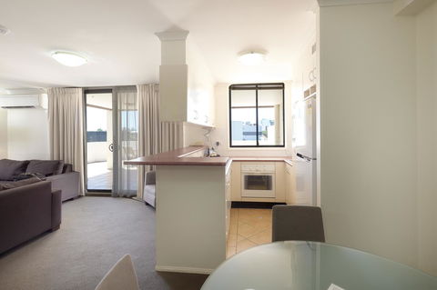West End Central Apartments - Go Out 11