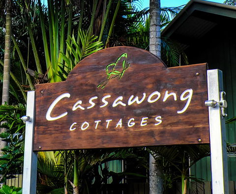 Cassawong Cottages - Pubs and Clubs 18