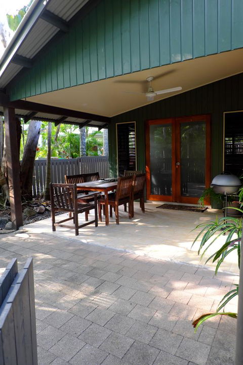 Cassawong Cottages - Pubs and Clubs 6