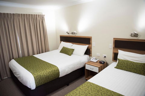 Charleville Motel - Go Out 11