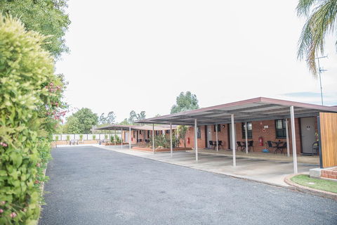 Charleville Motel - Go Out 16