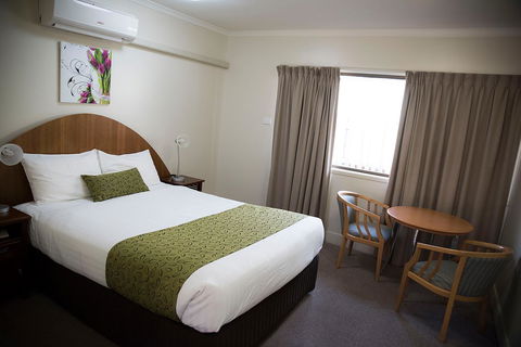Charleville Motel - Go Out 8