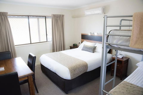 Charleville Motel - Go Out 9