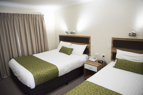 Charleville Motel - Go Out 20