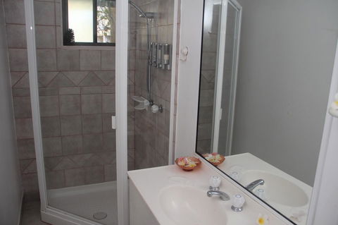 Coolum Dreams B&B - Pubs and Clubs 3