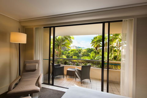 Hilton Cairns - Go Out 10